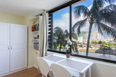 Hawaiian Monarch Upgraded Modern Studio ホノルル エクステリア 写真